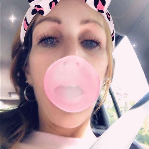 Meet your Posher, Stacy - Picture 3 of 7